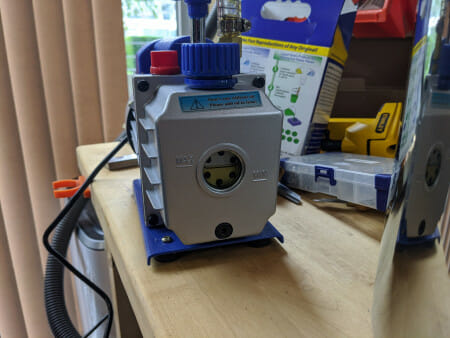 First make sure your vacuum pump has the right level of oil between min and max.